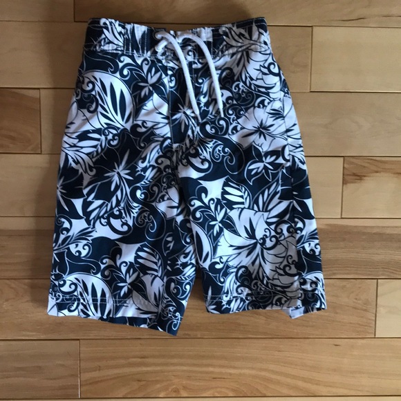 Boys surf shorts, size 5T, with inside liner. - Picture 1 of 1